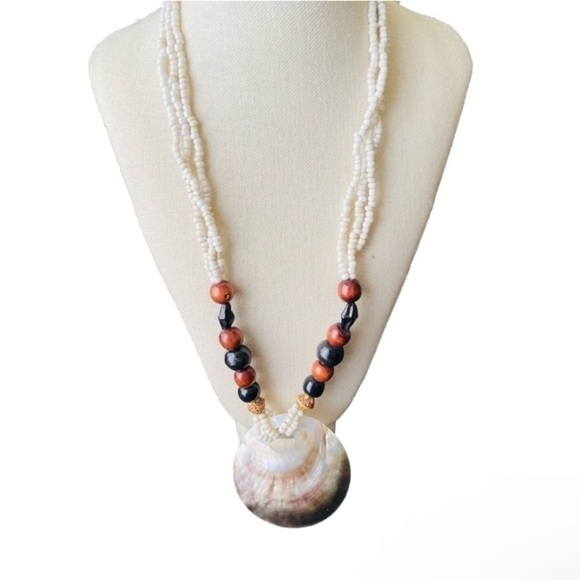 Elegant Beaded Necklace with Shell Pendant - Picture 1 of 7